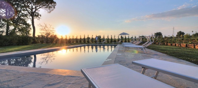 Typical Tuscan villa near Arezzo, with private pool and sleeps 16