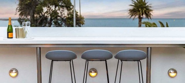 Ultralux Absolute Beachfront with Extra Studio