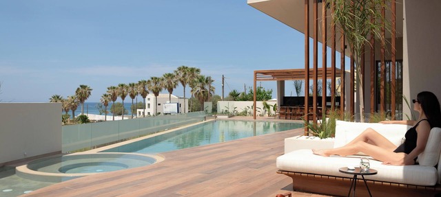 Unique 5BR Villa, Elegant Design & Beach Bliss
