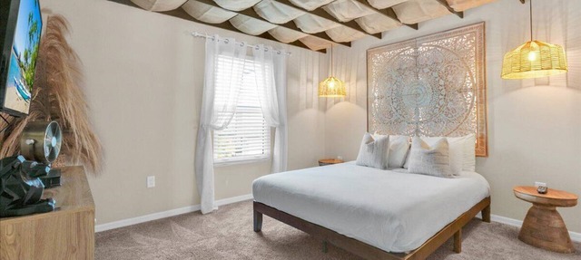 Unique, 7 bed Luxury Disney Escape, Theater & Heated Pool