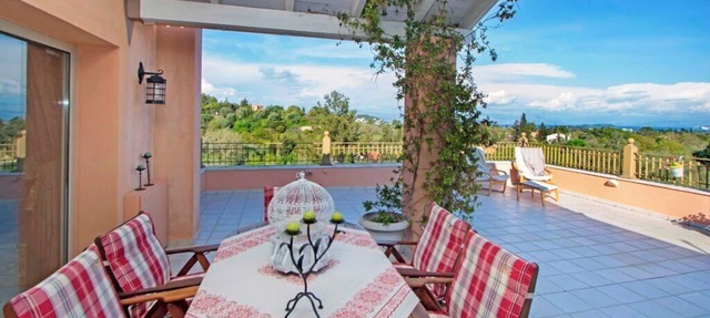 Unique architectural design, heart of a grren hill top, private, quiet, luxury!