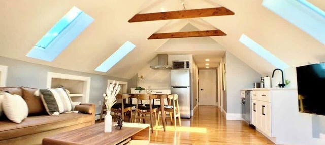 Unique Cathedral Ceiling Condo W/D, Parking