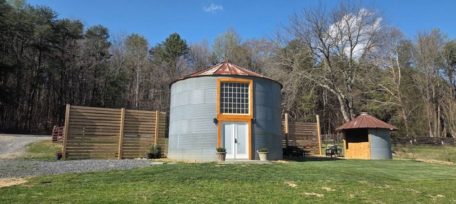 Unique farm stay in a lofted 1 bedroom completely furnished silo.