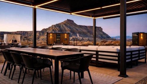 Unique Mirror Studio Retreat with Panoramic Views near Capitol Reef, Torrey Utah
