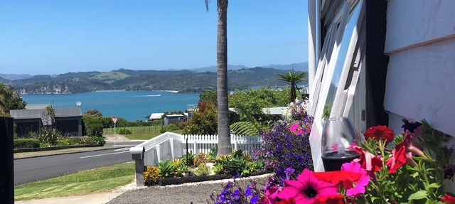 Unique Tiny homes with fabulous sea views and cosy internal courtyard.