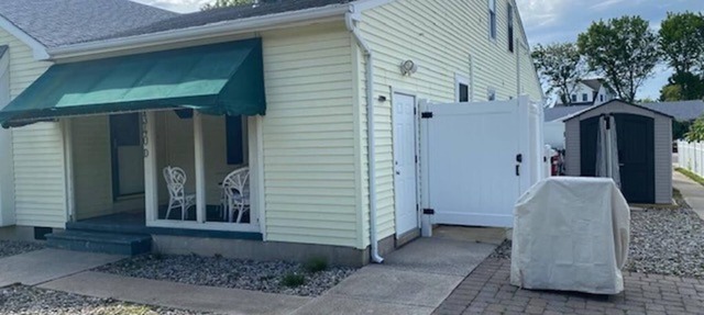 Updated 2 Bed, 1 Bath Village Green Quad