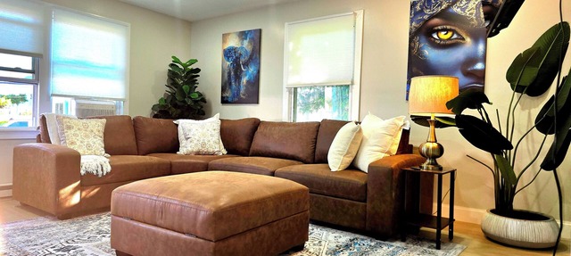 Updated 3Bedroom. 5beds group ready.Walk to the Casino and play game of Pool.