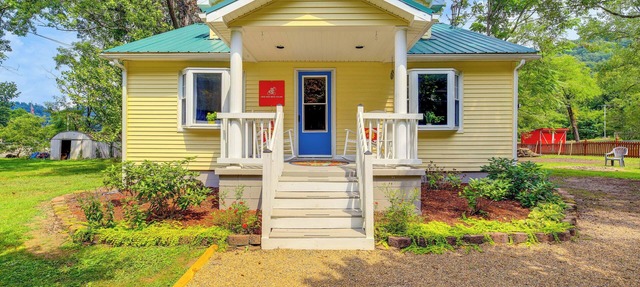 Updated Damascus Cottage on Appalachian Trail!