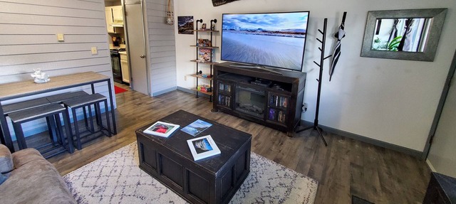 Updated Ocean & Mountain View Condo near Downtown
