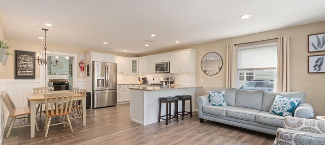 Updated open concept beach house. 1.5 blocks to bay beach and Harpoon’s!