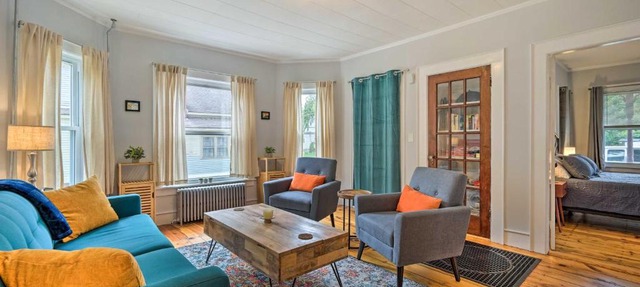 Updated Vintage Apartment < 1/2 Mi to Main St