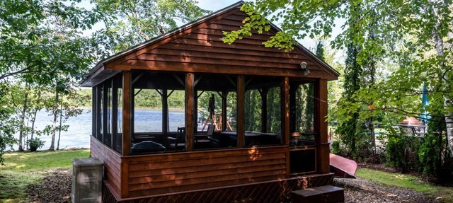 Updated Waterfront house on Lake Shell Camp, with lake views, dock & WiFi