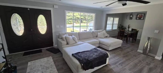 Upper level 3bdrm 2.5bthrm kitchen livingroom deck