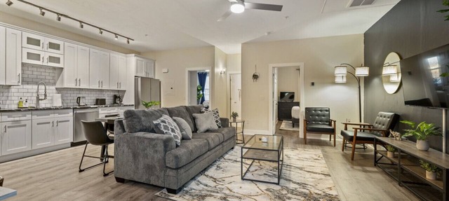 Upscale 2BR suite ~ Free Parking & Walkable!