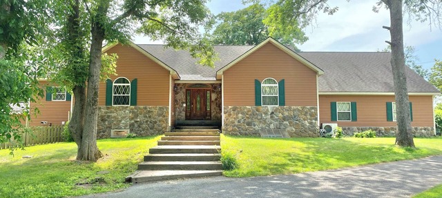 Upstate Waterfront Retreat 4000 sq ft with 2 Kitchens!
