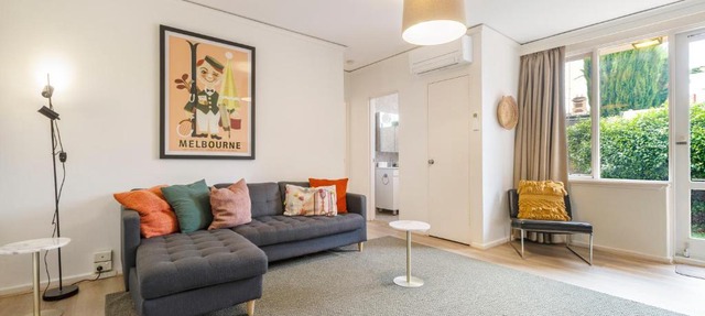 Urban Retro - Experience Vibrant Courtyard Charm