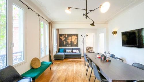 UrbanFlat 99 - Beautiful 6 BDR Apartment in the center of Paris