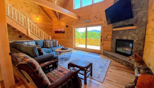 UV Log home with direct Cannon Mountain views Minutes to attractions Fireplace Pool Table AC