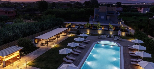 V Luxury Suites