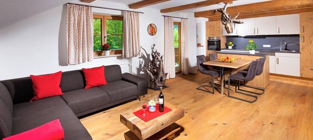 Vacation apartment Hochalm, 2-4 persons, 80 sqm, balcony 10 sqm, 2 bedrooms, attic floor