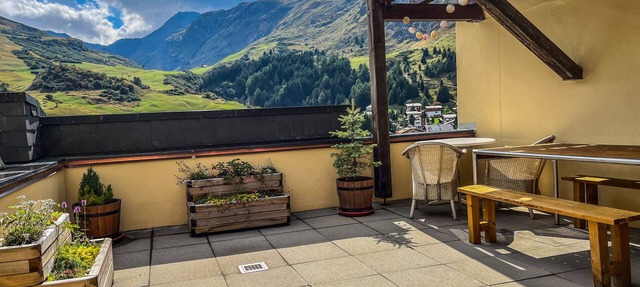 Vacation apartment with panoramic views of the Swiss mountains