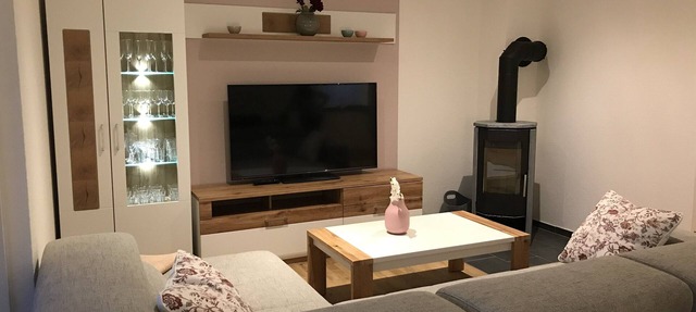 Vacation apartment with sauna and stove - right on the water and close to the lake
