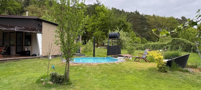 Vacation home garden and pool Holiday apartment and guest house