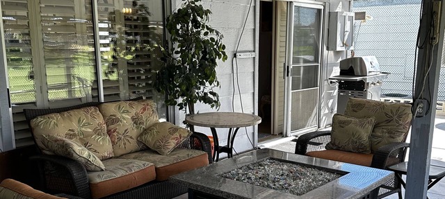 Vacation home in over 55 park with pool/tennis/ jacuzzi/restaurant.