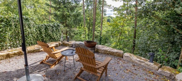 Vacation home Schrat with fireplace in an idyllic location on the edge of the forest below a wellness hotel.