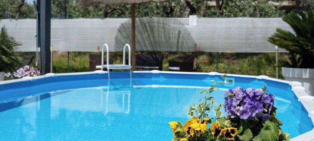 Vacation home with swimming pool, hot tub Relaxation and tranquility