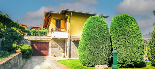 Vacation home with large garden and barbecue