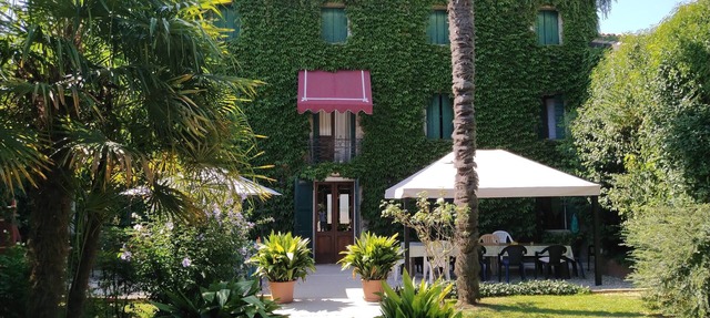 Venetian Villa with swimming pool, 11 sleeping accommodations, absolute privacy