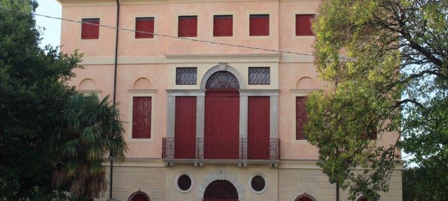 Venice Region Castle with Garden Views