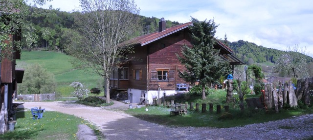 very friendly 2 -1/2-room apartment on the farm in beautiful nature