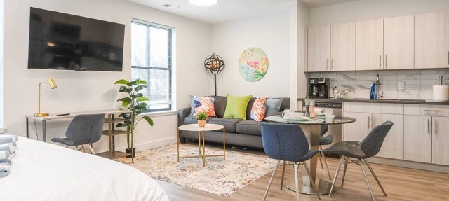 Vibrant Studio KING ! Free Parking ! 30 min to NYC