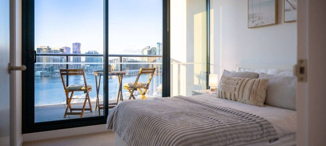 Vibrant Waterfront Docklands Living