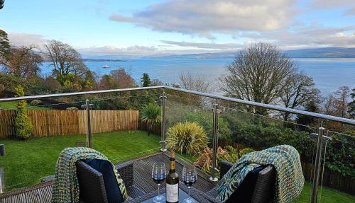 Viewpoint Villa - Luxury 4 Bedroom villa with elevated views