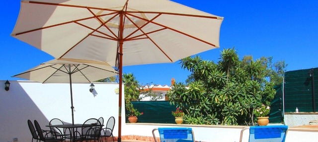 Viilla surrounded by greenery 1 km from the sea and adjacent to the town.
