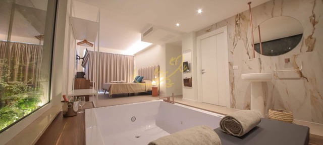 Villa Alberobbè - Six Bedroom Villa, Sleeps 12