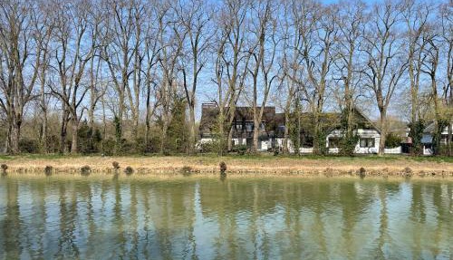 Villa am Wasser