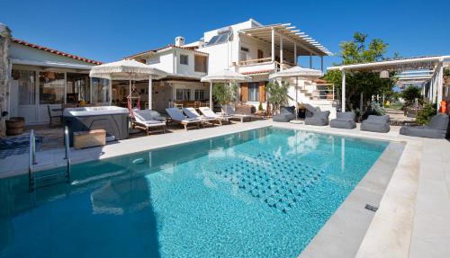 Villa Arancia Private Pool, 2 Jacuzzis & BBQ Area