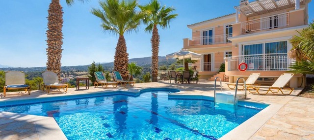 Villa Astro - Four Bedroom Villa, Sleeps 8