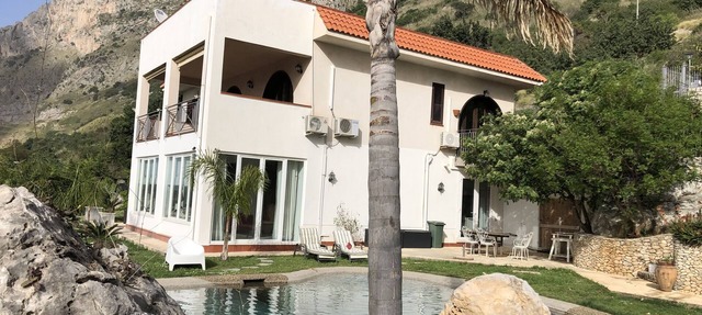 Villa between sea and mountain with private pool and sea view with private pool
