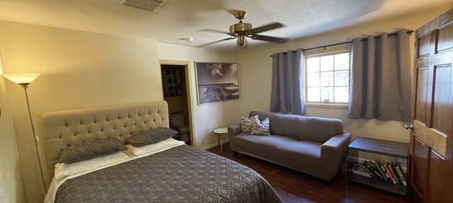 Villa C - a studio with kitchen. A few steps from downtown Palm Springs! 👑