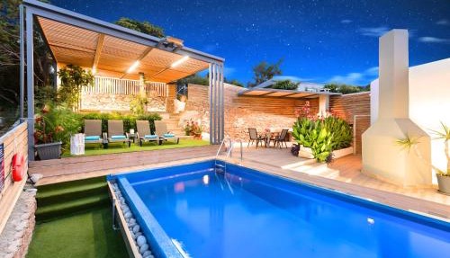 Villa Canes Heated Pool