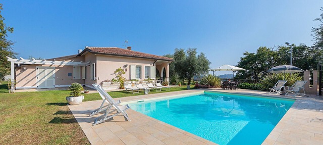 Villa Daniela with swimming pool and lake view