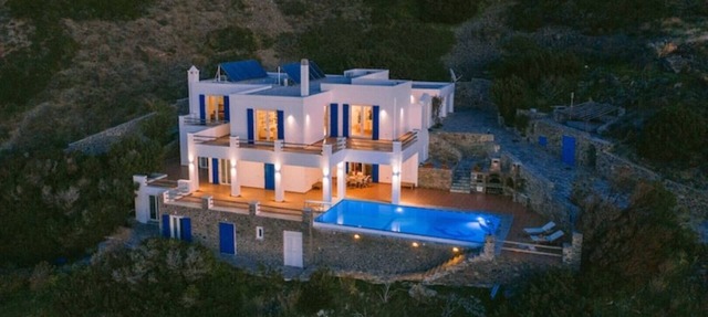 Villa Delfini, beachfront, best 2-16 guests, Syros