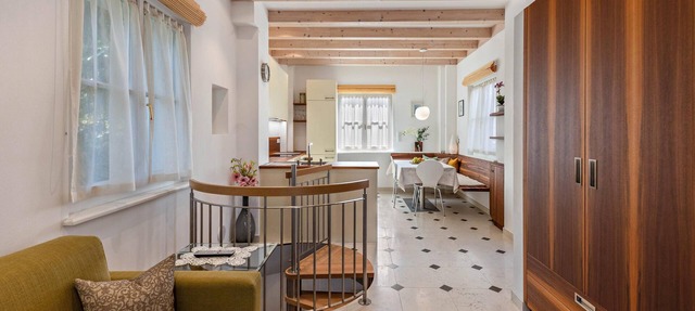 Villa 'Dependance Runkelstein' with Mountain View and Garden in a wonderful location