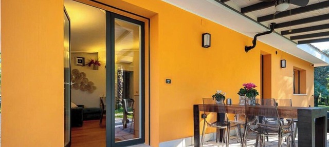 Villa 'Dependance' with Shared Pool, Wi-Fi and Air Conditioning