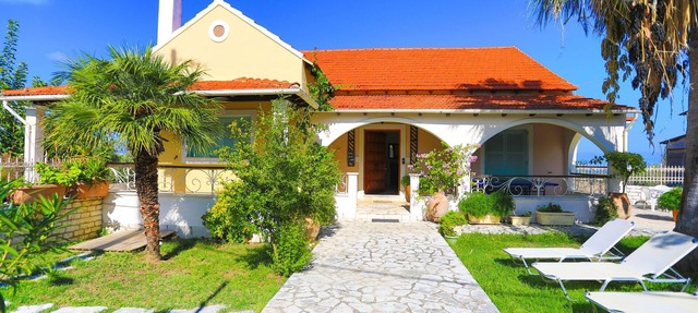 Villa Eftihia: Traditional, easy access, amazing sunsets